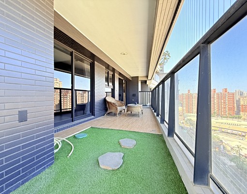 享受好居《左營新光三越景觀優雅風格大空間住宅》附大平面車位 - Image 1
