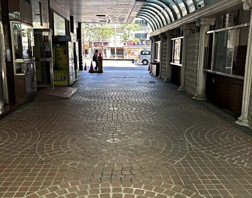 大樓坡道平面大車位有24小時警衛 - Image 3