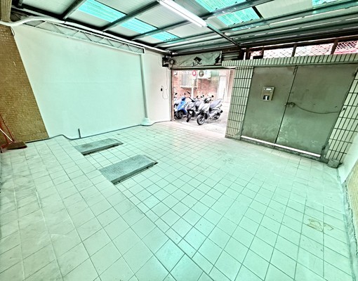 港墘站內科室內1樓休旅車位 - Image 1
