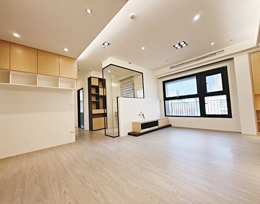 ⭐️萬華區西寧南路🏢近西門捷運🏠泳池健身KTV豪華公設⭐ - Image 1