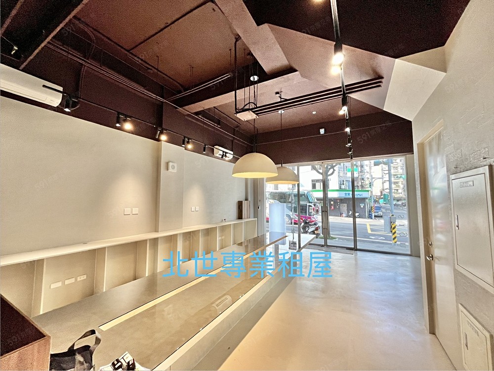 1F店面