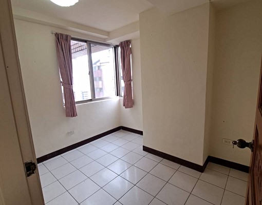 中興路/空屋/附車位/全新整理/可租補免仲入戶籍/意志力租屋 - Image 9