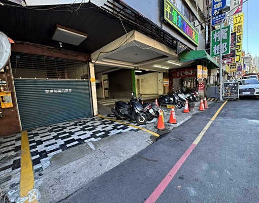 專桃站前民生路大馬路邊大面寬適合百業財神金店面 - Image 7