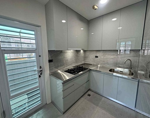 全新裝潢,可租補,衛浴乾濕分離,採光好通風佳 - Image 3