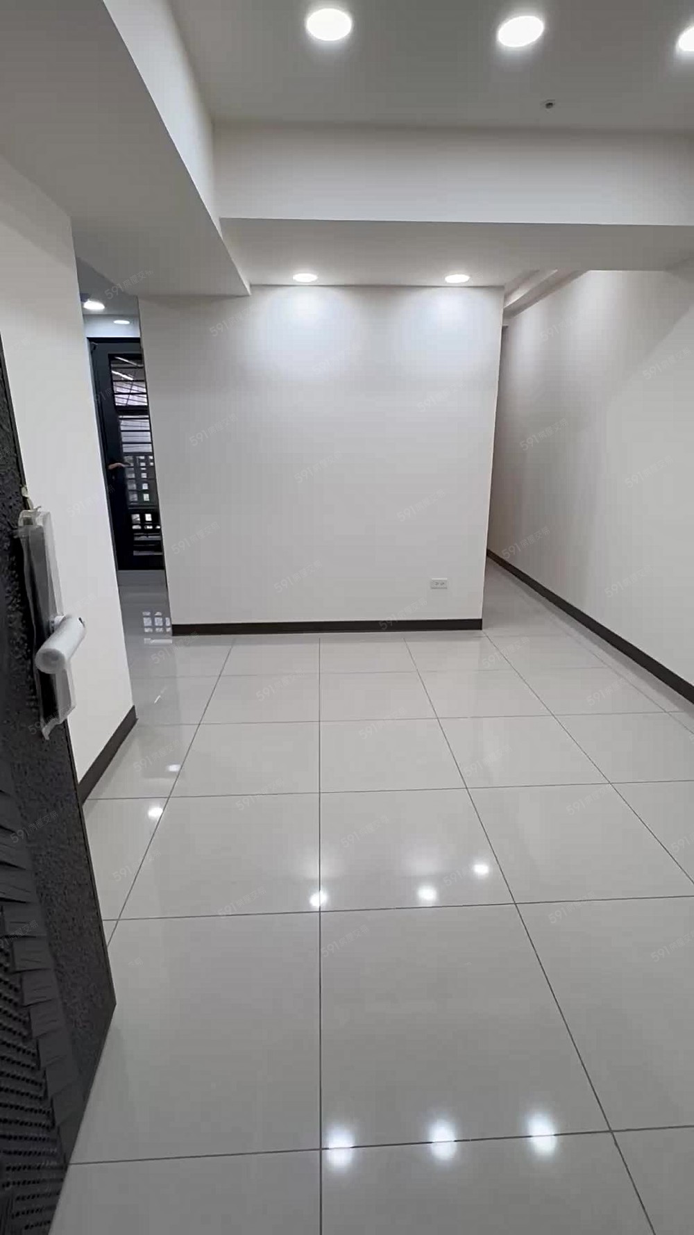 #免仲介費#可租補(含車含管)|世界花園三房車位 - Image 1