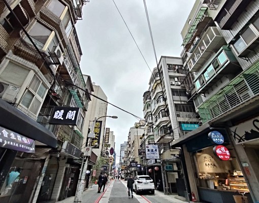 電梯套房~可申請租屋補助~代收垃圾~含水費管理費 - Image 2