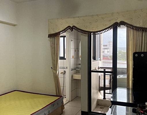 雙人床獨立陽台洗衣機電梯套房近弘光、靜宜,免仲介費,可租補 - Image 1