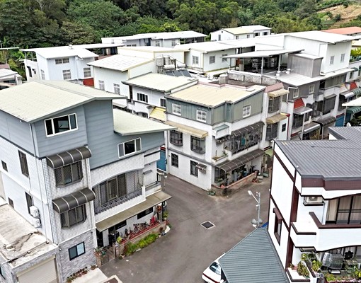 近芎林敏實科大五房室內車庫大透天出租 - Image 1