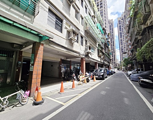 板橋府中重慶路面寬6米1可營登好店面 - Image 7