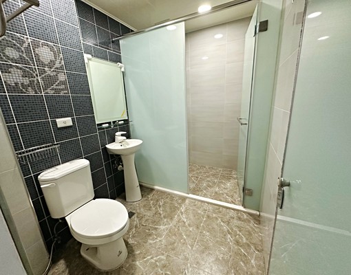 車位大套房~洗衣機~草屯市區~寶島村旁~ - Image 8