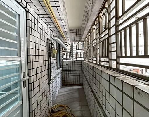 四房全新冷暖氣,全新粉刷,電線更新更安全 - Image 2
