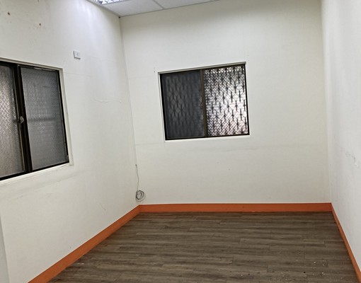 透天大面寬店面-臨鳳仁路倉儲、服務維修站、專賣店、小型零售 - Image 4