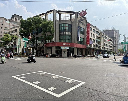 (租)東區採光超好分租大套房C1|住商琇萍 - Image 9