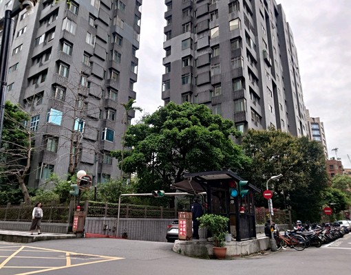 國際名園大樓（慶城街）坡道平面大車位 - Image 2