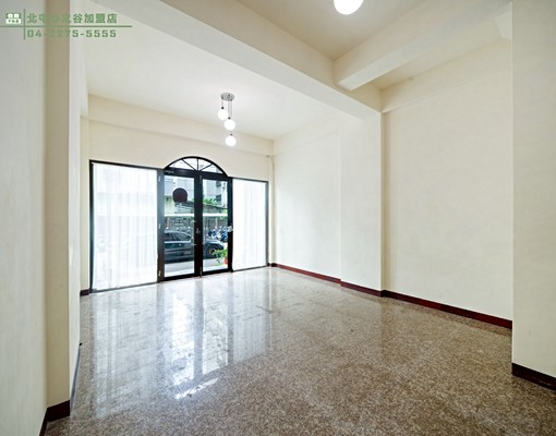 🔥|大空間格局正好規劃|太平家樂福旁臨路店住透天|整棟四層 - Image 4