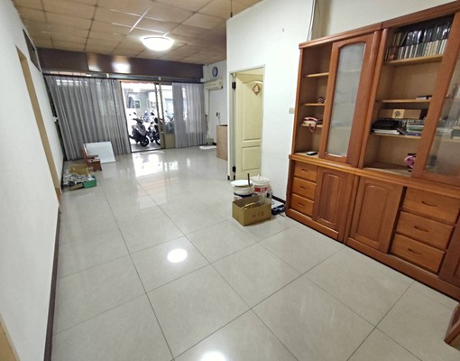 1樓黃金店面👍可住宅❤️門口雙車位❤️ - Image 1