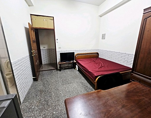 新莊捷運關新路~關東國小旁屋況新走樓梯3樓超值套房 - Image 9