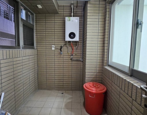住辦均可/元氣大鎮/可營業登記。10坪大主臥室/大車位 - Image 11