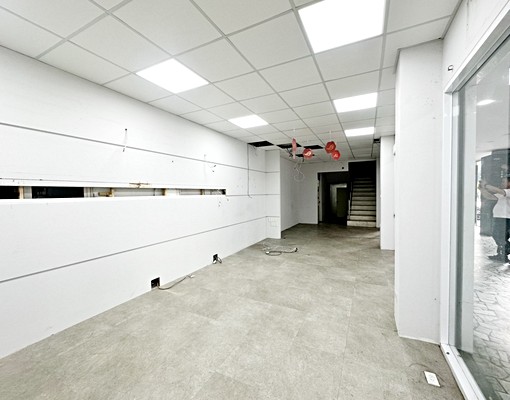 市民廣場正英才路上超大面寬大間角店 - Image 4