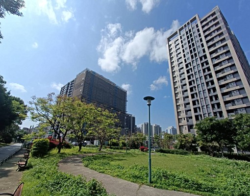 副都心核心地段~遠雄達利~3房B4平面車位 - Image 3