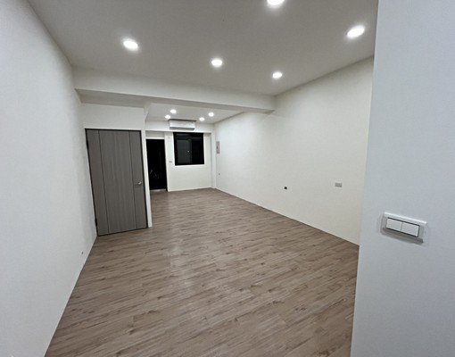 (一樓)地點好,生活機能佳,適宜工作室等,可租屋補助 - Image 2