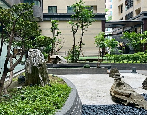 農十六特區凹子底公園第一排的大樓 - Image 2