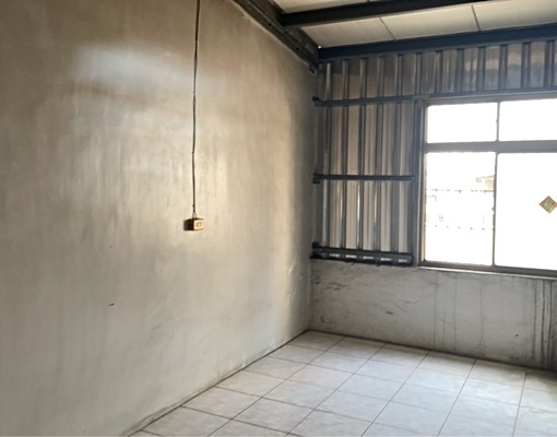 門口可停機車及汽車的寬敞4樓透天店面 - Image 7