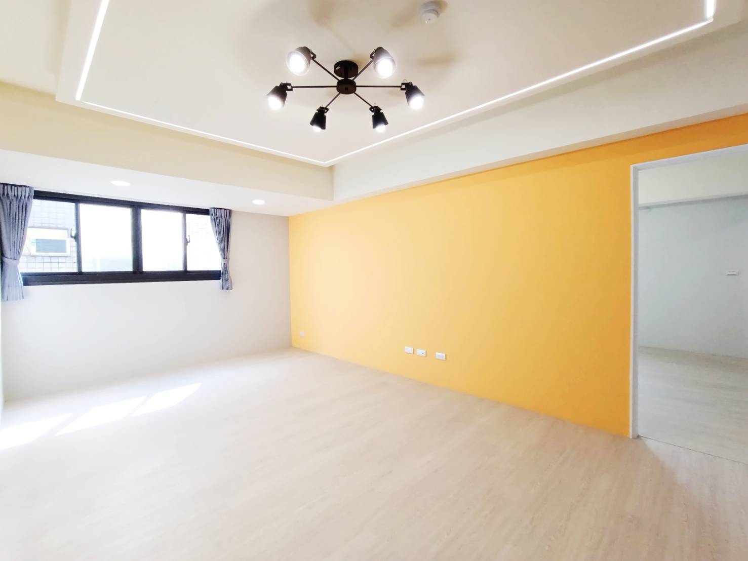 【中信雲端】【樹孝商圈】【次頂樓】【三房】【平車】