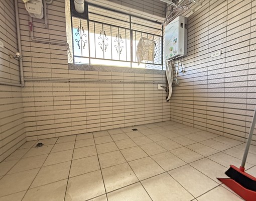 ~幸福捷運站~可租補~朕權3房車~~買屋賣屋請找小鳳為您服務 - Image 12