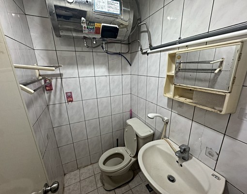 英專路分租大套房 - Image 4