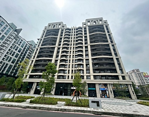 文山特區正面綠植景觀三房平面車位 - Image 1