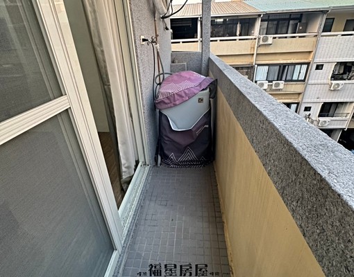 採光通風佳~陽台獨立洗衣機沙發~搶租!!! - Image 4