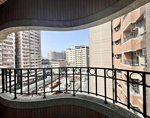 近左營高鐵新光三越溫馨採光兩房左營高鐵大樓 - Image 8