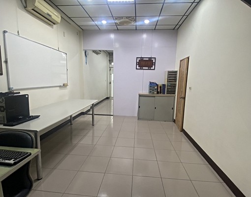 新富路漂亮別墅出租~可當住辦也可當店面~門口可停車 - Image 7