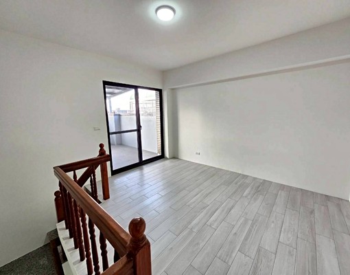 近東山商圈~全新裝修套房~靜巷住戶單純 - Image 9