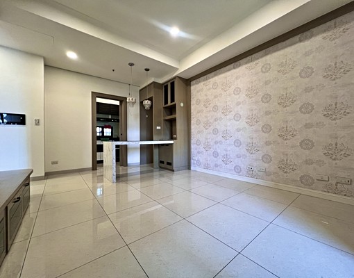 靓瑜學姊!福山國中小|左營高鐵台積電|稀有陽台進出三房平車 - Image 1