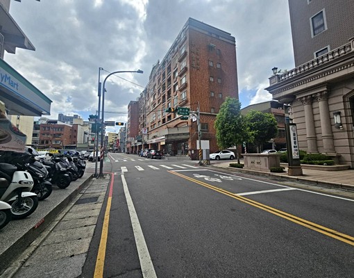 百年皇宮大面寬出租店面 - Image 6