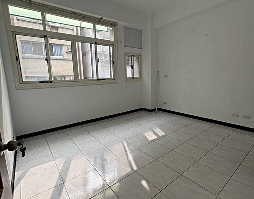 台中市中心40坪四房大空間｜平價出租、生活機能佳 - Image 4