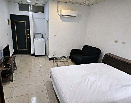 市區套房全新裝潢~生活機能方便_仲介勿擾 - Image 5