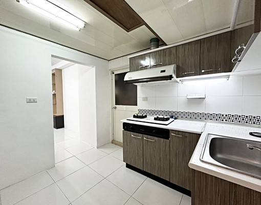 全新整理俱全平車透天台中車站周邊鬧區靜巷可住家可店面 - Image 3