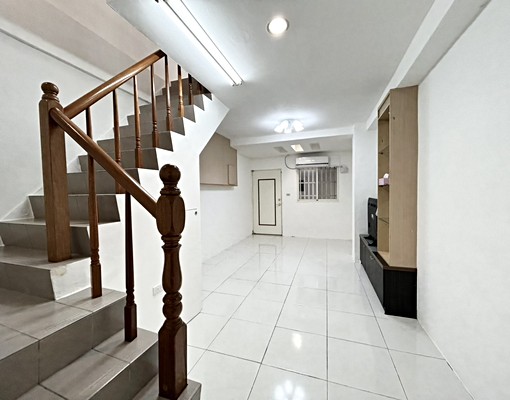 全新整理俱全平車透天台中車站周邊鬧區靜巷可住家可店面 - Image 2