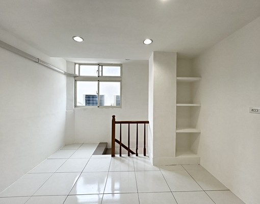 全新整理俱全平車透天台中車站周邊鬧區靜巷可住家可店面 - Image 9