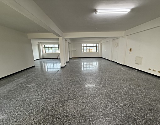 五甲商圈二樓 - Image 1