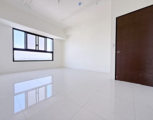 高大特區~全誠遠見峰悅~景觀帝王樓層正三房+平車(租金含管) - Image 8