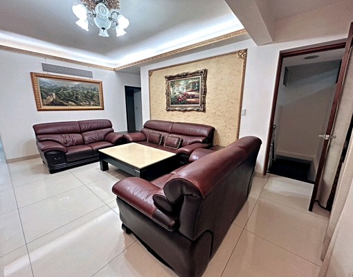 中港商圈歐風一樓四大房☆有地下室使用空間大好規劃 - Image 1