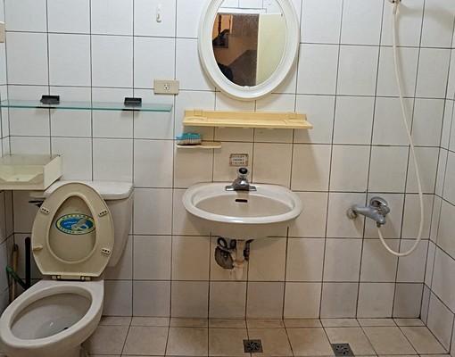 近中山工商｜大寮國中｜套雅房2樓｜明亮安靜(可單、雙人入住) - Image 6