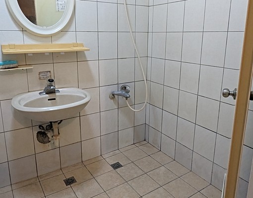 近中山工商｜大寮國中｜套雅房2樓｜明亮安靜(可單、雙人入住) - Image 5