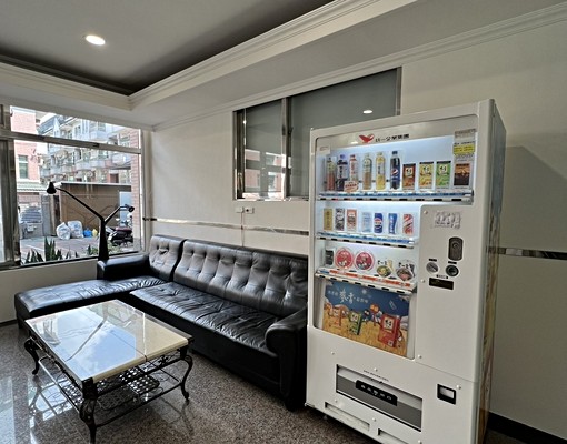 2025年全新裝潢–全新家具–一卡皮箱即可入住!可租補!!! - Image 12