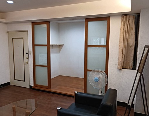 西門商圈內!!蛋黃區!!電梯大樓大面採光使用空間大獨立大陽台 - Image 2