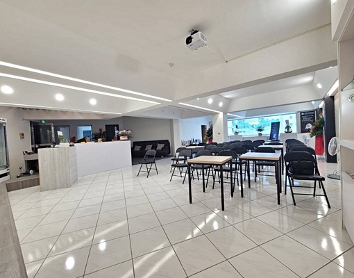 西屯逢甲黎明路！室內62坪大坪數，辦公室使用空間！附全新冷氣 - Image 2